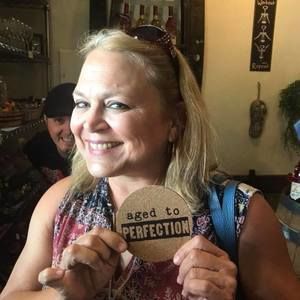 Meet your Posher, Lois